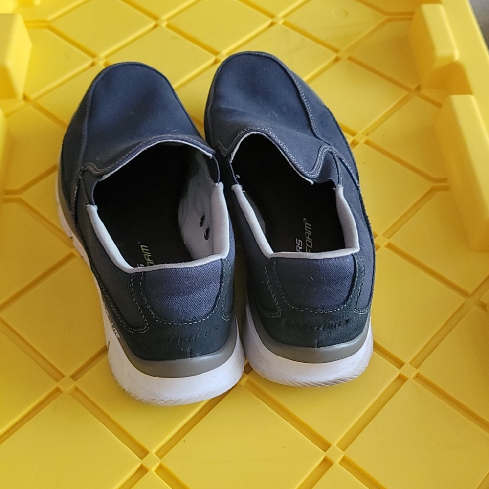 Sketchers Memory Foam - image 3